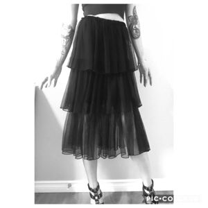 Tiered Tulle black midi skirt